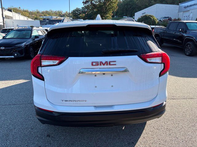 Used 2024 GMC Terrain SLE w/ Driver Convenience Package FWD image 4