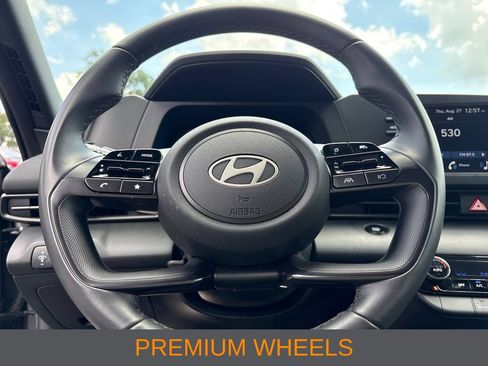Used 2025 Hyundai Elantra Sport FWD image 10