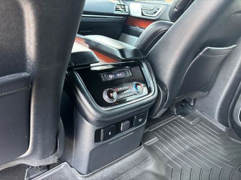 Used 2021 Lincoln Navigator Reserve w/ Luxury Package RWD image 9