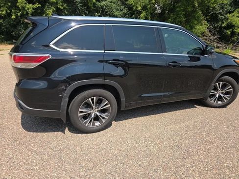 Used 2016 Toyota Highlander XLE AWD/4WD image 18
