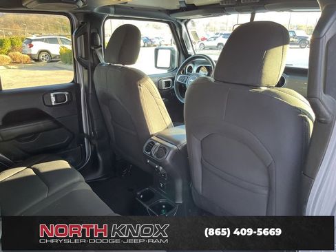 Used 2019 Jeep Wrangler Unlimited Sahara image 24