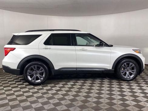 Used 2023 Ford Explorer XLT w/ Equipment Group 202A AWD/4WD image 26