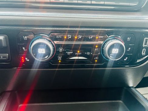 Used 2024 GMC Sierra 1500 SLT w/ SLT Premium Plus Package image 29