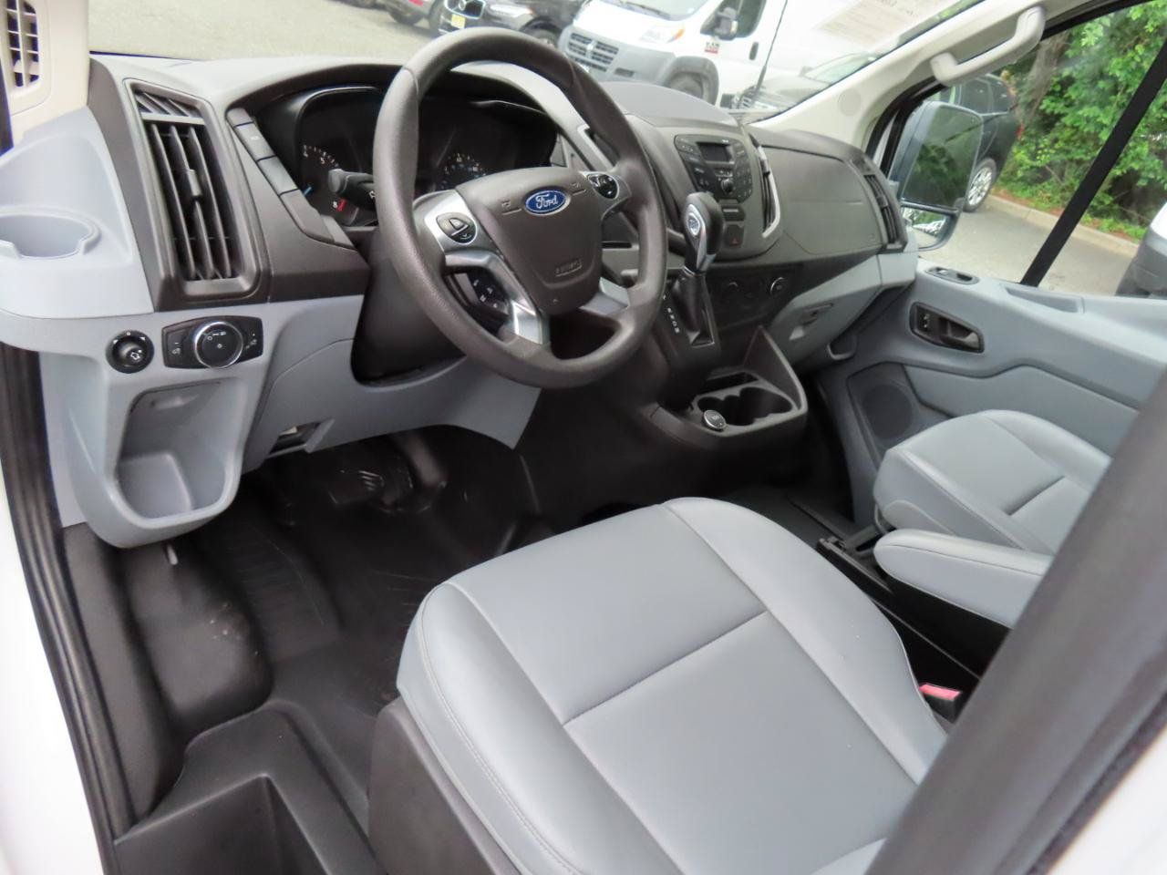 Used 2018 Ford Transit 250 130 Low Roof RWD image 5