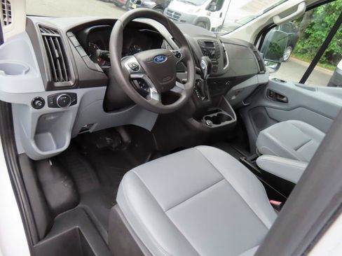 Used 2018 Ford Transit 250 130 Low Roof RWD image 5