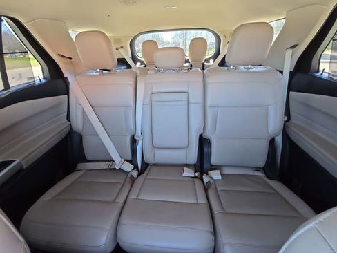 Used 2024 Ford Explorer Limited AWD/4WD image 21
