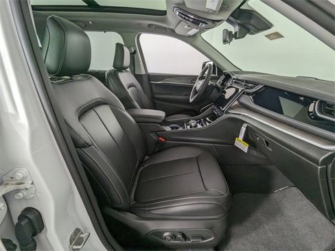 New 2024 Jeep Grand Cherokee Limited 4xe w/ Luxury Tech Group II image 7