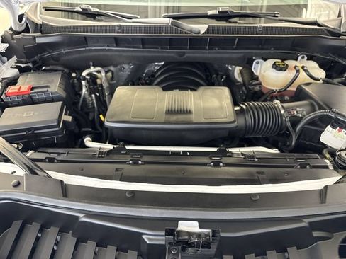 Certified 2025 Chevrolet Suburban LT AWD/4WD image 31