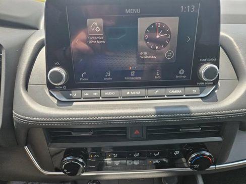 Used 2024 Nissan Rogue S AWD/4WD image 18