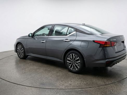 Used 2025 Nissan Altima 2.5 SV image 6