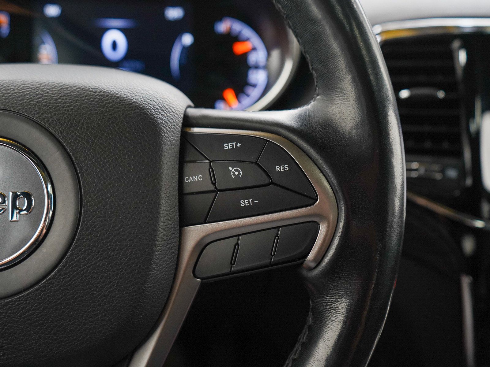 Used 2020 Jeep Grand Cherokee Altitude AWD/4WD image 27