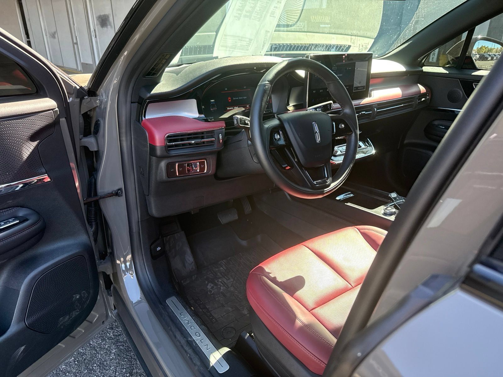 Certified 2025 Lincoln Corsair Reserve w/ Jet Appearance Package AWD/4WD image 9