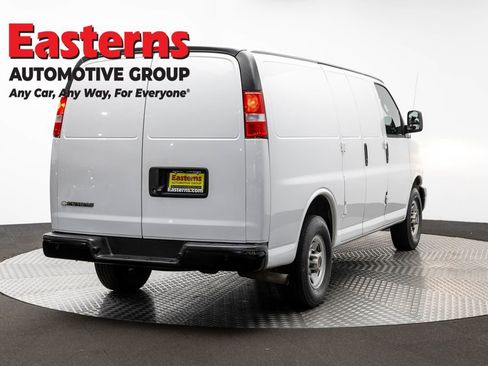 Used 2021 Chevrolet Express 2500 RWD image 5