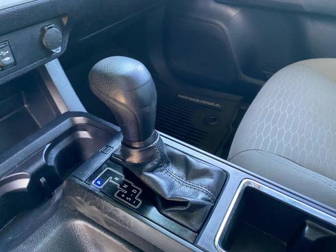 Used 2018 Toyota Tacoma SR RWD image 44