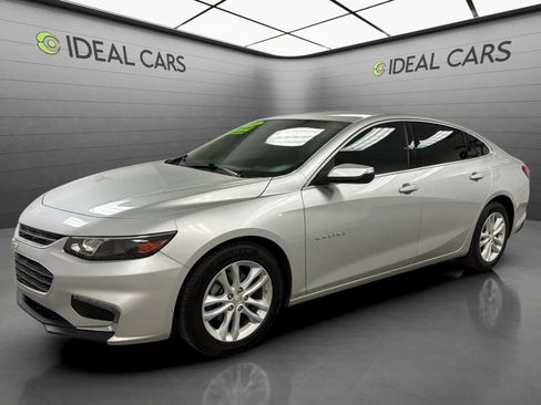 Used 2018 Chevrolet Malibu LT FWD image 1