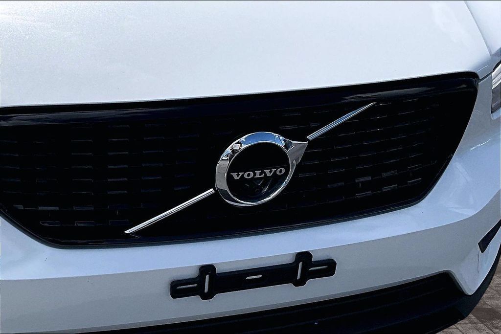 Used 2021 Volvo XC40 T5 R-Design w/ Advanced Package AWD/4WD image 29