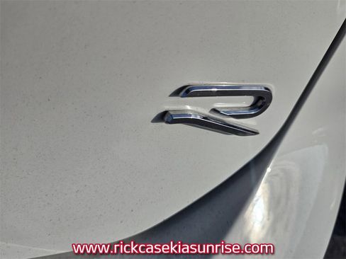 Used 2024 Volkswagen Golf R image 8