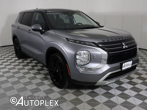 Used 2022 Mitsubishi Outlander SE image 3
