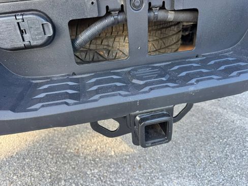 Used 2017 Toyota Tacoma SR5 w/ Tow Package image 17