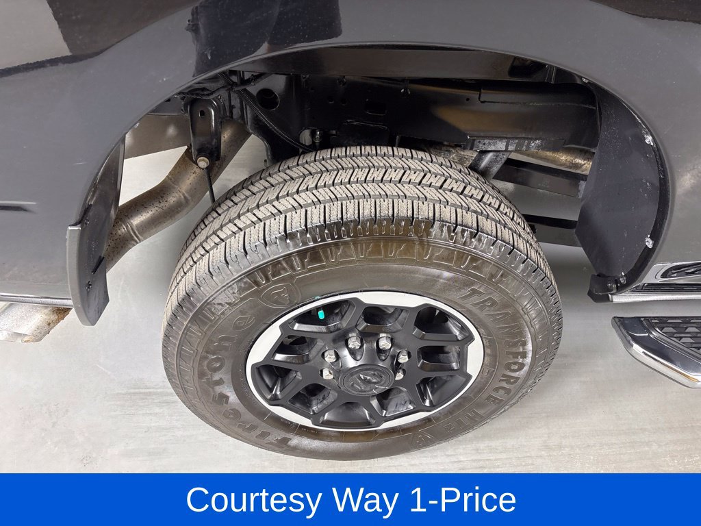 Used 2025 RAM 2500 Laramie w/ Towing Technology Group AWD/4WD image 13