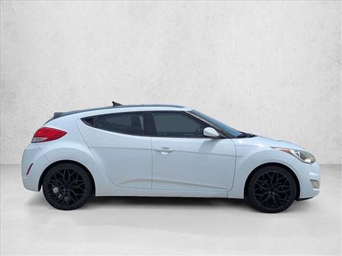 Used 2016 Hyundai Veloster w/ Option Group 02 FWD image 4