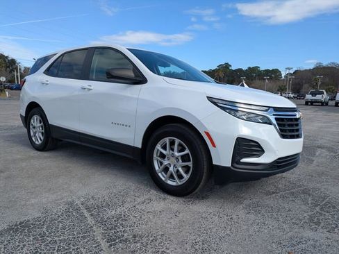Certified 2024 Chevrolet Equinox LS w/ LS Convenience Package image 2