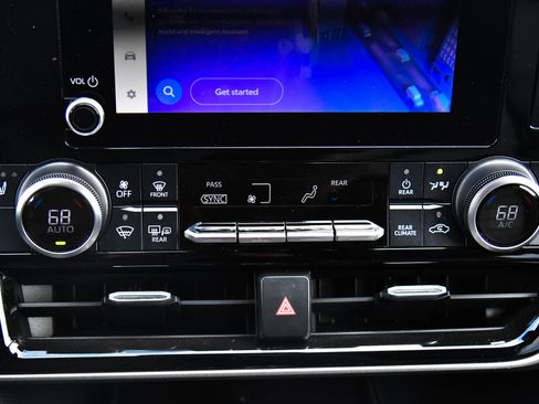 Used 2023 Toyota Highlander XLE image 25