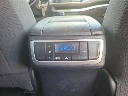 Used 2019 Toyota Highlander LE FWD image 18