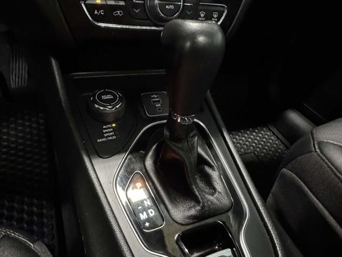 Used 2022 Jeep Cherokee Limited AWD/4WD image 26