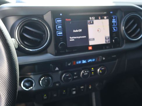 Used 2019 Toyota Tacoma TRD Sport image 12