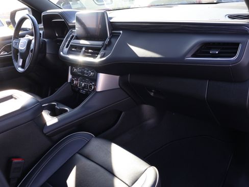 Used 2024 GMC Yukon SLT image 10