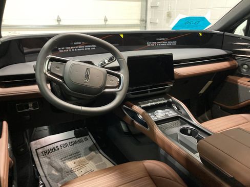 Used 2026 Lincoln Nautilus Reserve w/ Jet Appearance Package AWD/4WD image 17