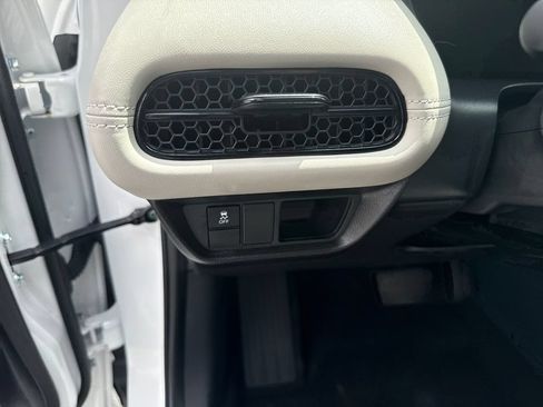 Certified 2025 Honda HR-V LX image 15