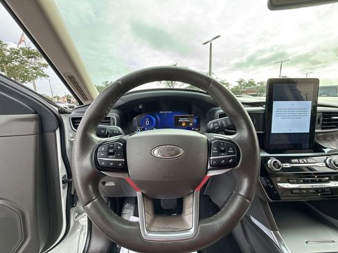 Used 2021 Ford Explorer Platinum w/ Equipment Group 601A AWD/4WD image 15