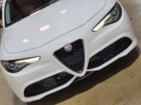 Used 2019 Alfa Romeo Giulia AWD w/ Quick Order Package 22J Sport image 19