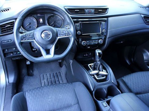 Used 2018 Nissan Rogue SV image 17