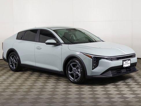 Used 2025 Kia K4 LXS image 2