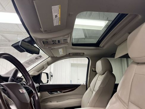 Used 2016 Cadillac Escalade Luxury image 20