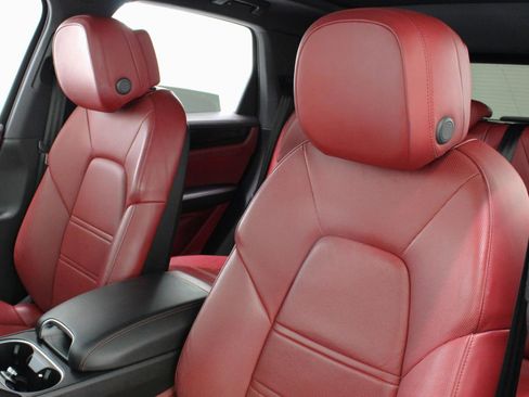 Used 2021 Porsche Cayenne image 34