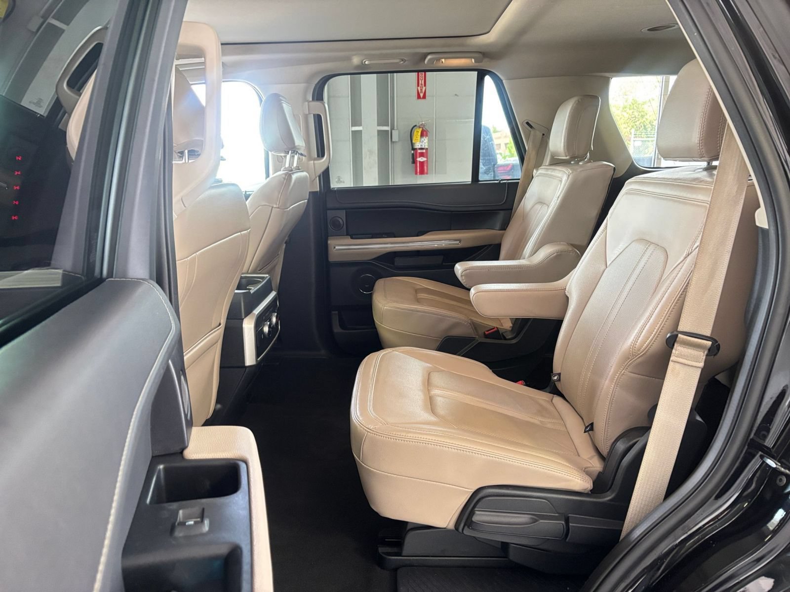 Used 2024 Ford Expedition Limited RWD image 28