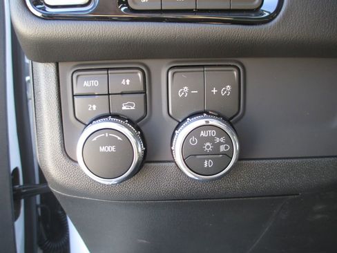New 2026 GMC Yukon XL Denali w/ Sun & Power Step Package AWD/4WD image 17