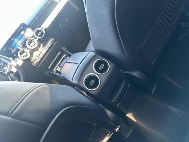 Used 2023 Mercedes-Benz GLB 250 4MATIC w/ Premium Package image 24