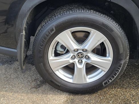 Used 2024 Toyota Highlander LE image 32