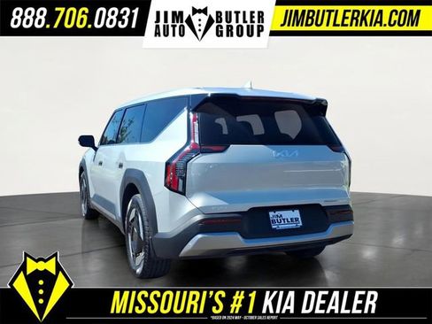 Used 2024 Kia EV9 Light Long Range RWD image 5