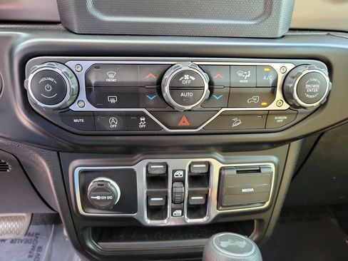 Used 2020 Jeep Wrangler Unlimited Sport AWD/4WD image 28