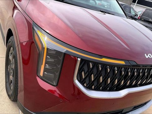 Used 2025 Kia Carnival image 28