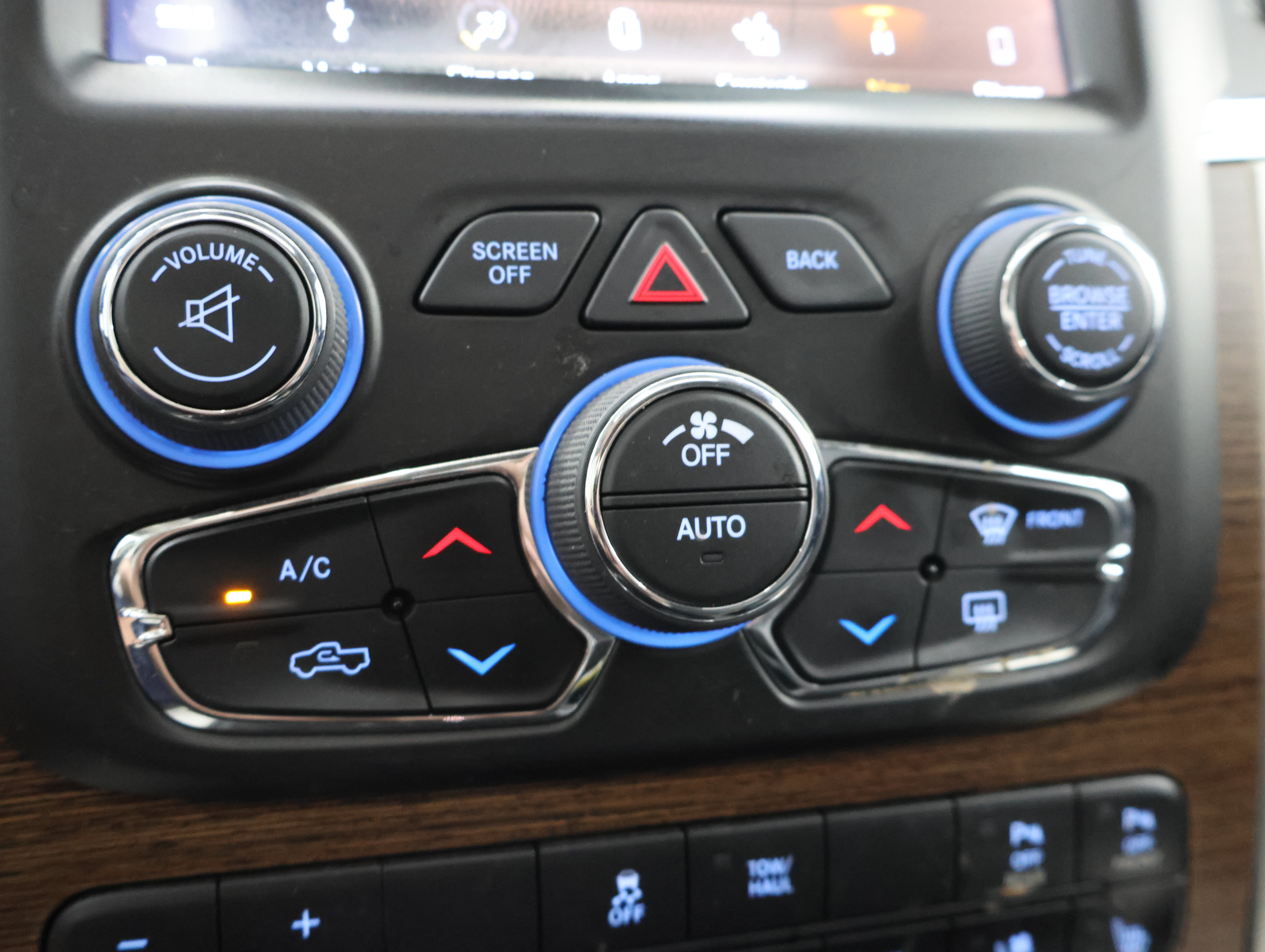 Used 2018 RAM 1500 Laramie w/ Convenience Group AWD/4WD image 49