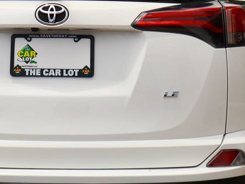 Used 2018 Toyota RAV4 LE w/ All Weather Liner Package FWD image 20