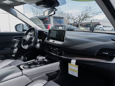 New 2026 Nissan Rogue Platinum image 27