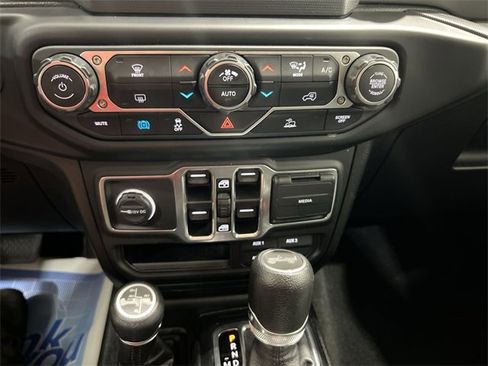 Used 2023 Jeep Wrangler Unlimited image 16
